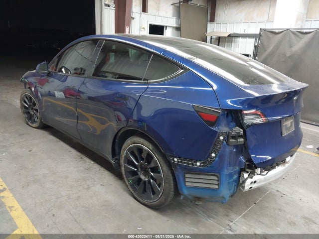 2021 TESLA MODEL Y 5YJYGDEE9MF244327 Photo 2