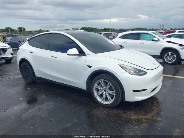 2021 TESLA MODEL Y 5YJYGDEE6MF257567 Photo 0