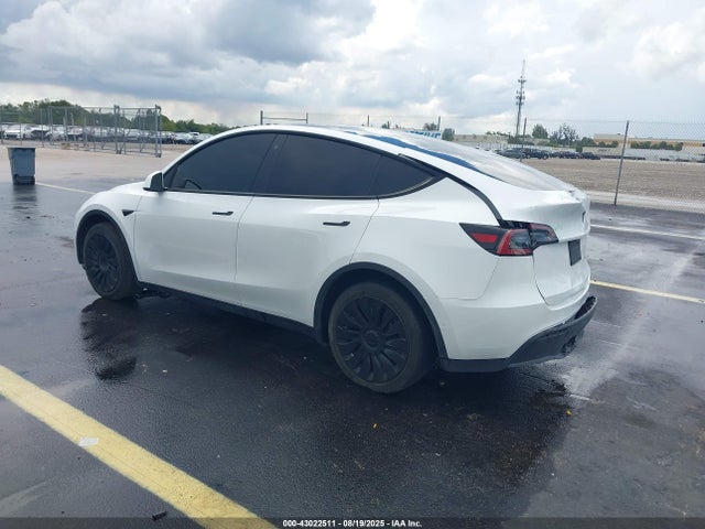 2021 TESLA MODEL Y 5YJYGDEE6MF257567 Photo 2