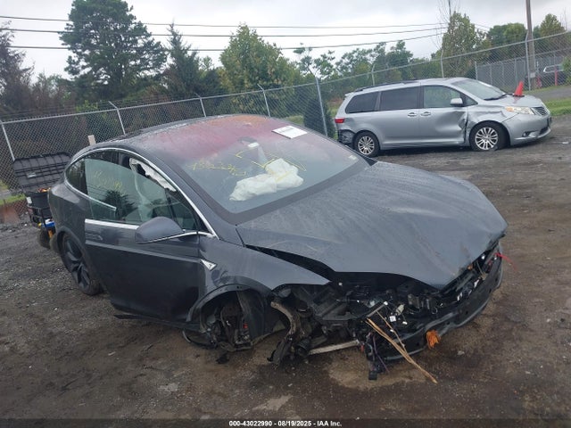 2016 TESLA MODEL X 5YJXCBE24GF020517 Photo 0