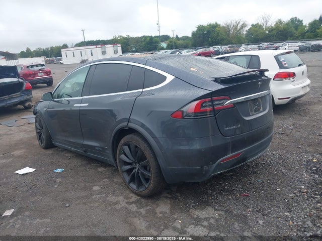 2016 TESLA MODEL X 5YJXCBE24GF020517 Photo 2