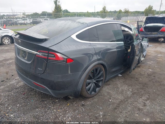 2016 TESLA MODEL X 5YJXCBE24GF020517 Photo 3