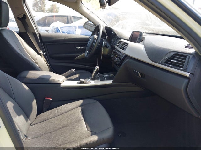 WBA8E1G54JNU88950 BMW 320i