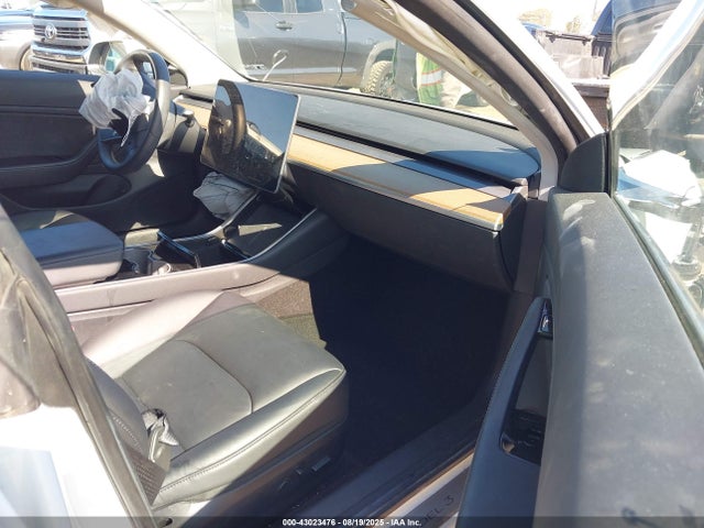 2019 TESLA MODEL 3 5YJ3E1EA6KF482788 Photo 4