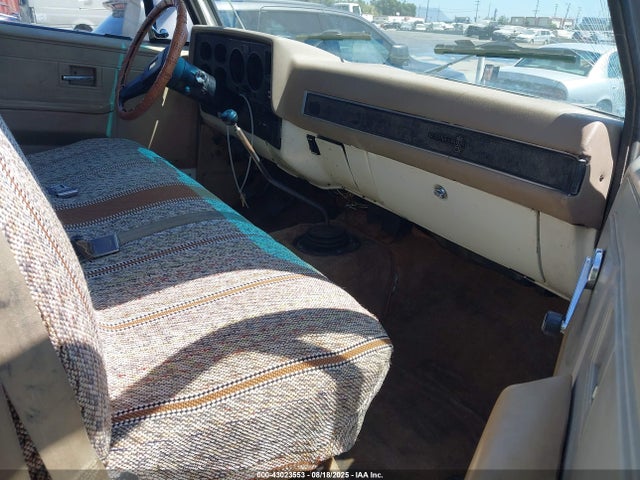 Продажа на аукционе авто 1983 Chevrolet C20, vin: 1GCGC24J0DJ170539, номер лота: 43023553