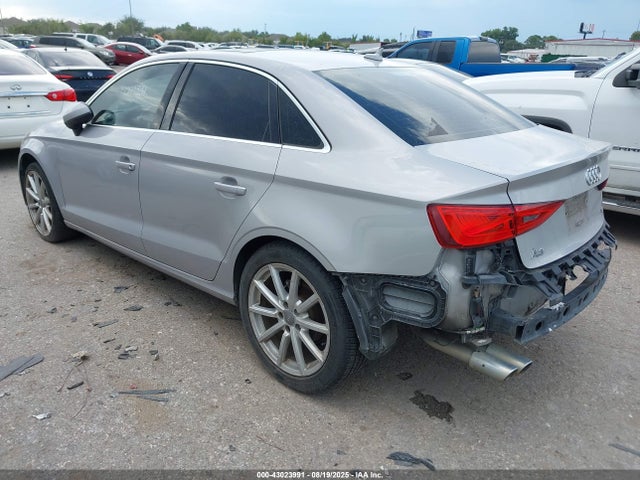 2015 AUDI A3 WAUCJGFF6F1079334 Photo 2
