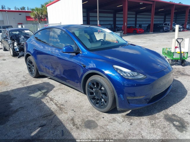 2021 TESLA MODEL Y 5YJYGDEE7MF069141 Photo 0