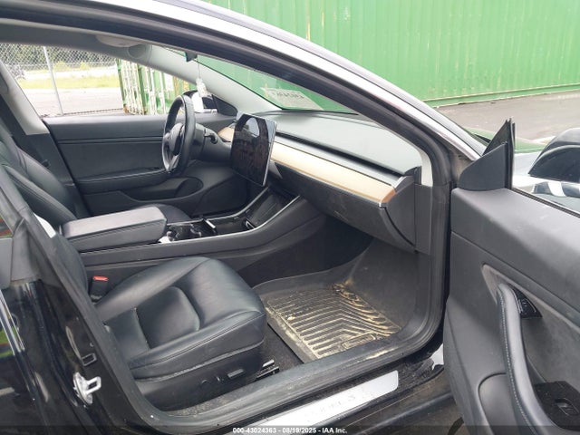 2018 TESLA MODEL 3 5YJ3E1EA0JF176040 Photo 4