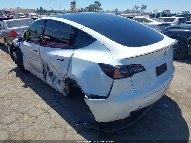 2022 TESLA MODEL Y 7SAYGDEF4NF536139 Photo 2