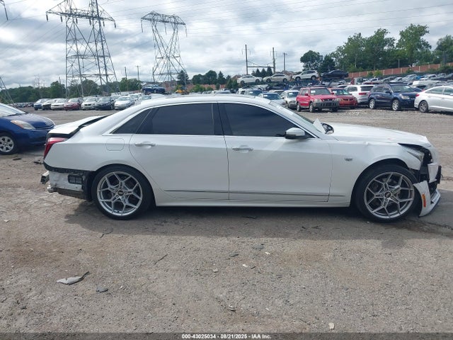1G6KE5R67JU100561 Cadillac Lgw