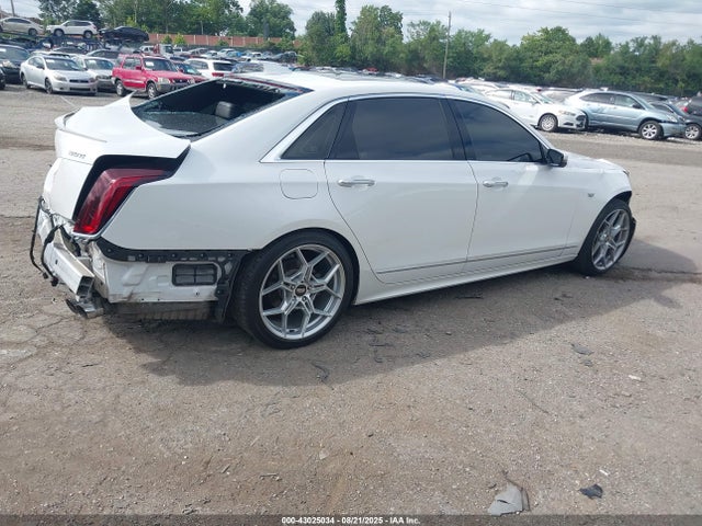 1G6KE5R67JU100561 Cadillac Lgw