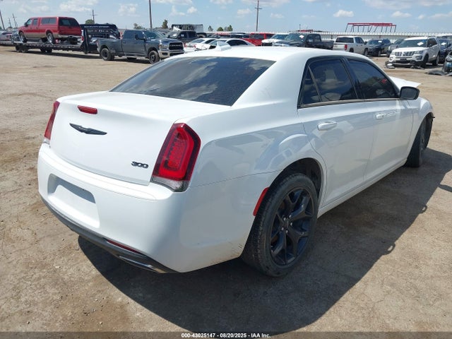 2023 Chrysler 300 Touring მანქანა იყიდება აუქციონზე, vin: 2C3CCAAG4PH676712, აუქციონის ნომერი: 43025147