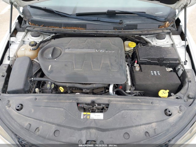 Chrysler 200 2015 1C3CCCBG9FN674289 Image 10