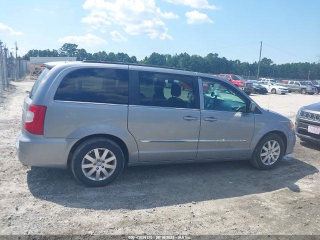 2C4RC1BG2FR710921 Chrysler Town and Country