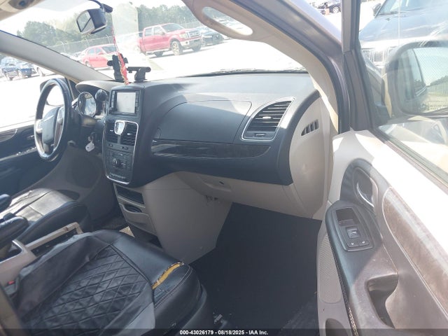 2C4RC1BG2FR710921 Chrysler Town and Country