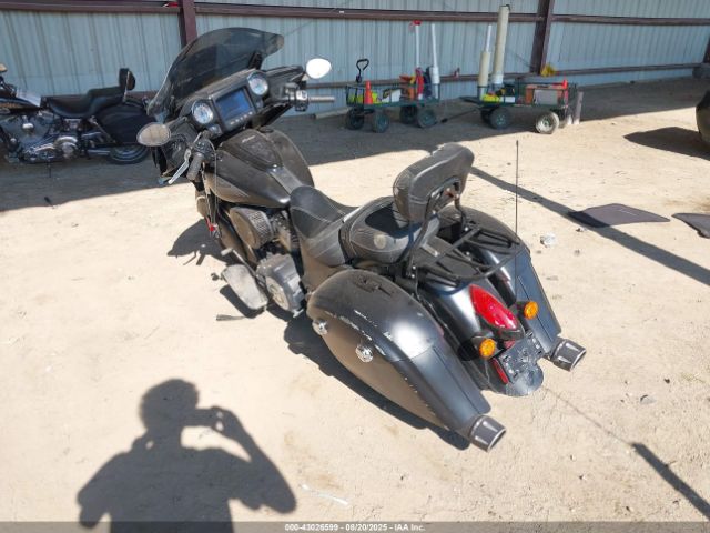 2018 INDIAN MOTORCYCLE CO. CHIEFTAIN 56KTCDAA5J3367456 Photo 2