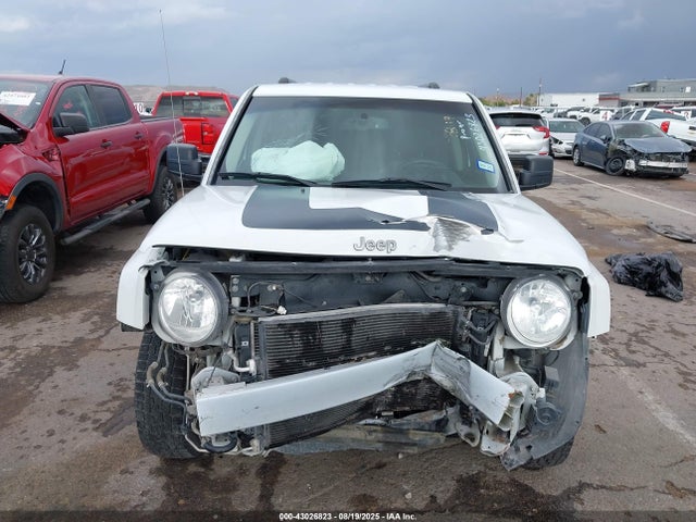 1C4NJRBB8GD597505 Jeep 2016