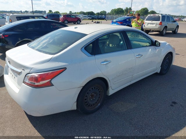 1N4AL3AP7FN347559 Nissan 2015