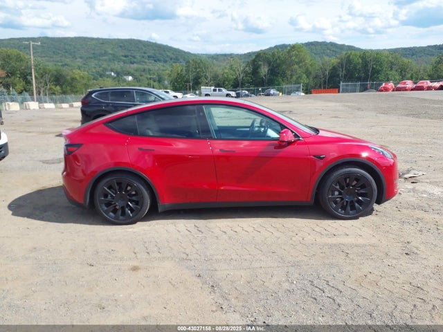 Tesla Model Y 2023 7SAYGAEE2PF811516 Image 13