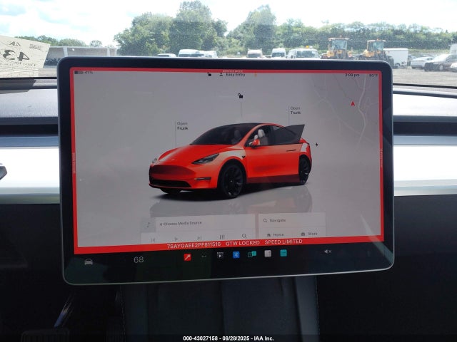 Tesla Model Y 2023 7SAYGAEE2PF811516 Image 18