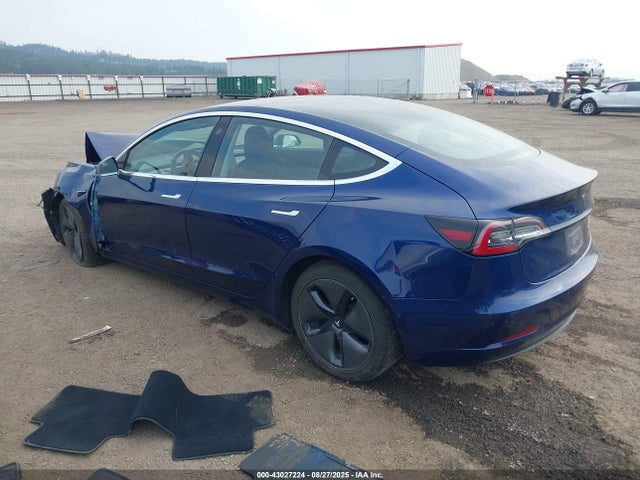 2018 TESLA MODEL 3 5YJ3E1EB1JF064517 Photo 2