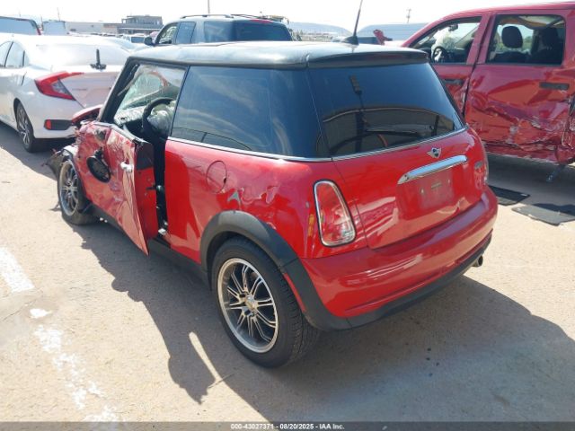 2006 MINI COOPER WMWRC33536TK72196 Photo 2