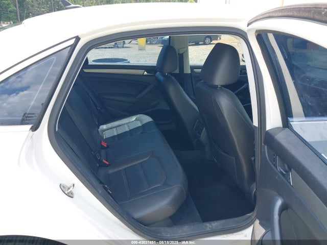 Volkswagen Passat 2015 1VWBV7A32FC021366 Image 8