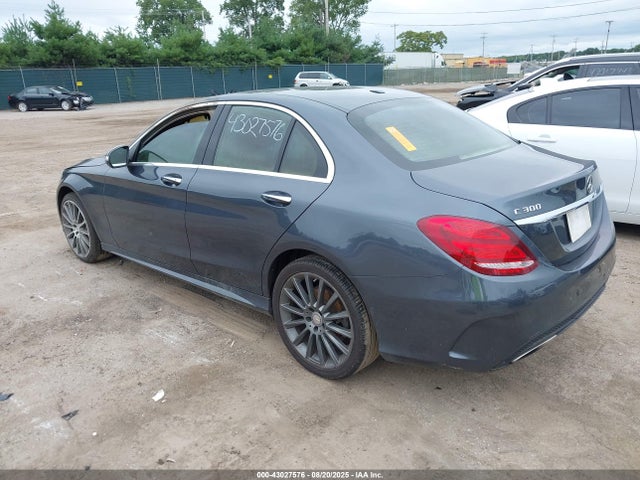 2015 MERCEDES-BENZ C 300 55SWF4KB9FU006208 Photo 2