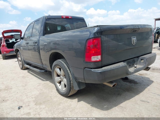 2015 RAM 1500 1C6RR6FG3FS614212 Photo 2
