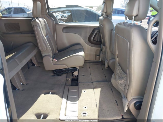 Chrysler Town and Country 2016 2C4RC1BG6GR289495 Image 8