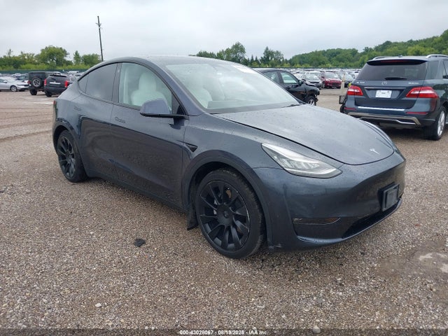 2021 TESLA MODEL Y 5YJYGAEE5MF201182 Photo 0