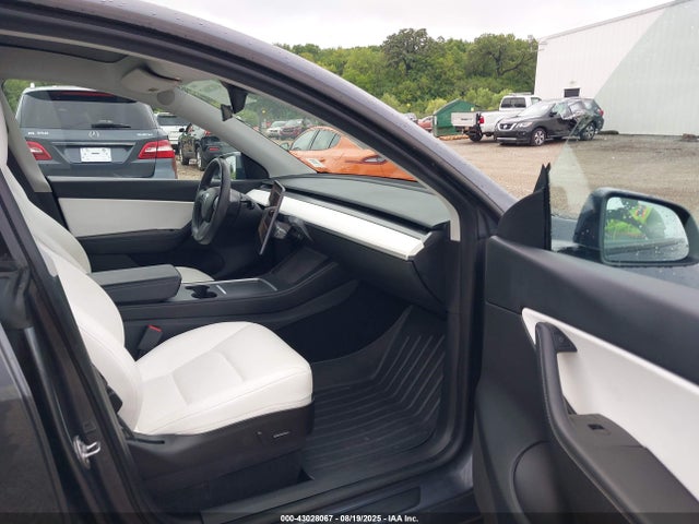2021 TESLA MODEL Y 5YJYGAEE5MF201182 Photo 4