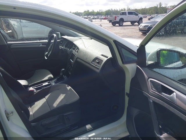 WVWKP7AU2FW904713 Volkswagen E-Golf