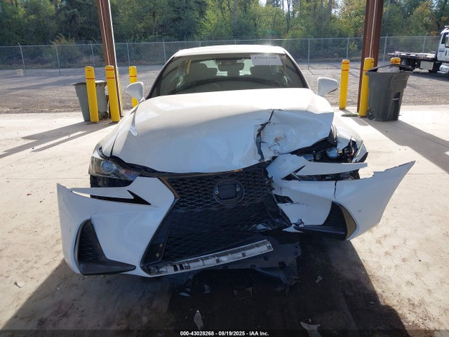 Lexus IS 2018 JTHC81D2XJ5030715 Image 12