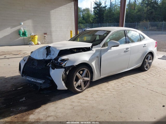Lexus IS 2018 JTHC81D2XJ5030715 Image 2
