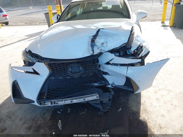 Lexus IS 2018 JTHC81D2XJ5030715 Image 6