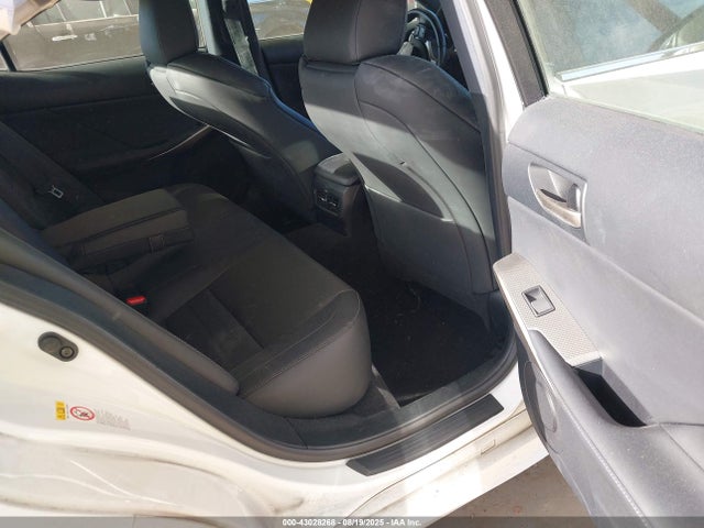 Lexus IS 2018 JTHC81D2XJ5030715 Image 8