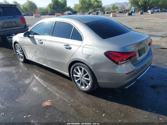 Mercedes-Benz m260 2019 WDD3G4EB2KW026096 Image 3