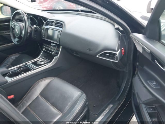 2017 JAGUAR XE SAJAK4BNXHA953563 Photo 4