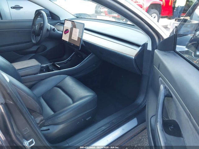 2019 TESLA MODEL 3 5YJ3E1EB9KF389563 Photo 4