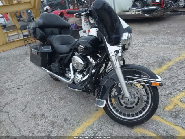 2011 HARLEY-DAVIDSON FLHTCU 1HD1FC414BB653203