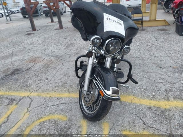 2011 HARLEY-DAVIDSON FLHTCU 1HD1FC414BB653203 Photo 4