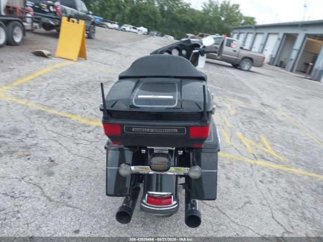 2011 HARLEY-DAVIDSON FLHTCU 1HD1FC414BB653203 Photo 5