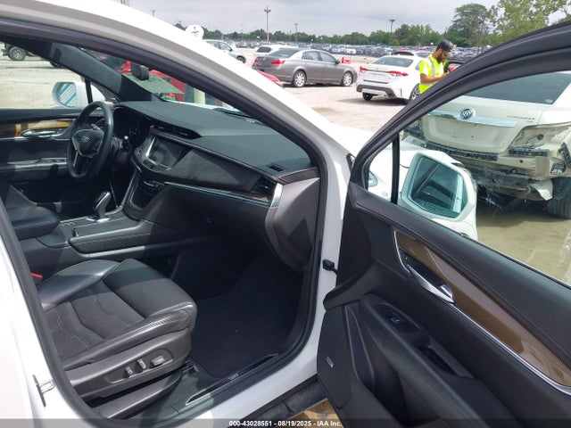 2017 CADILLAC XT5 1GYKNFRSXHZ109634 Photo 4