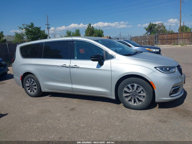 Chrysler Pacifica 2024 2C4RC1S78RR144543 Image 13