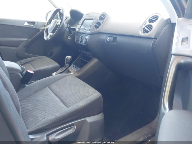 WVGAV7AX3FW551177 Volkswagen 2015