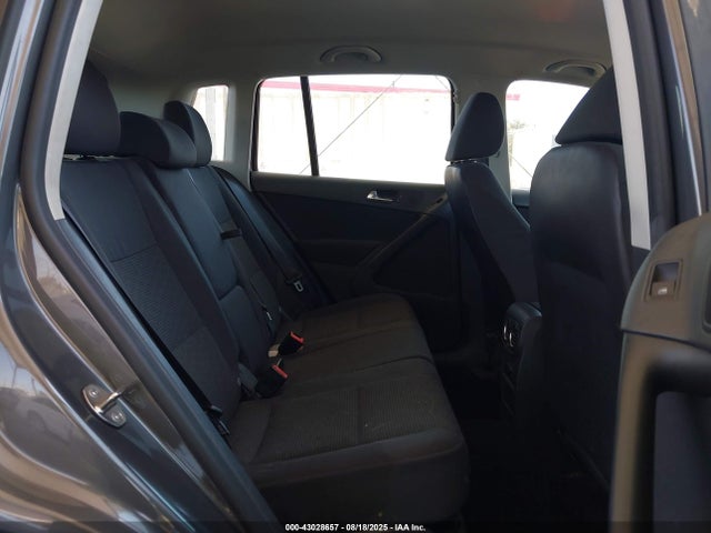 WVGAV7AX3FW551177 Volkswagen 2015