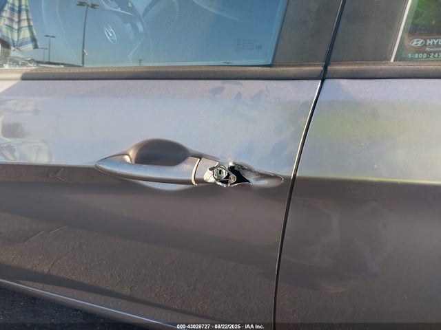 KMHCT5AE9HU359777 Hyundai Accent