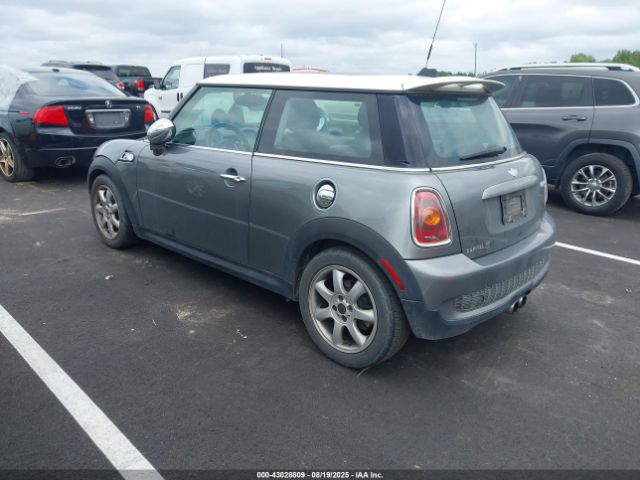 2009 MINI COOPER S WMWMF73529TW84266 Photo 2