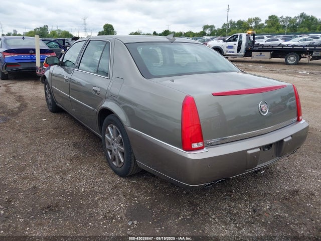 2011 CADILLAC DTS 1G6KH5E62BU114723 Photo 2